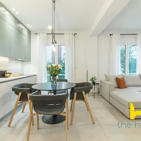 Stylish 2-bdr In Centre Of By The Homis Apartment