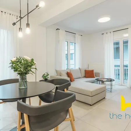 Stylish 2-bdr In Centre Of By The Homis Apartment *